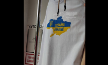 В Днепре продают «патриотические» футболки без Крыма: продавец извинилась (видео)