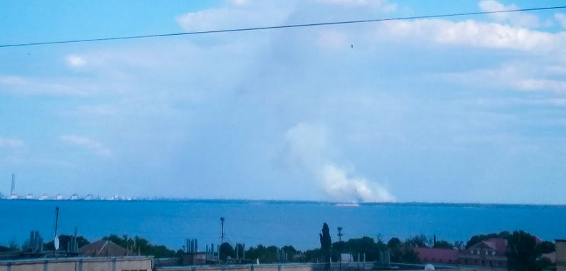 Новости Днепра про Жителей Никополя на Днепропетровщине напугал дым в районе Запорожской АЭС: что это было