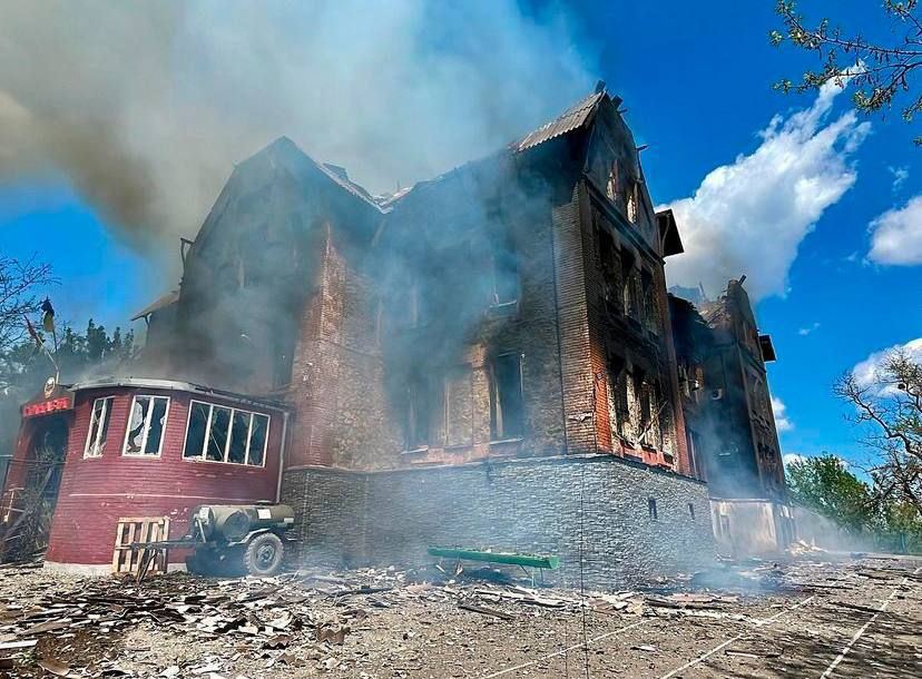 Новости Днепра про Выдержала две мировые войны: оккупанты уничтожили Лисичанскую гимназию