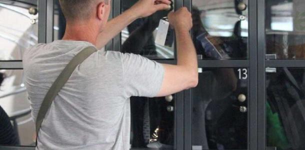 Забыл в ячейке: в Павлограде сотрудники «АТБ» вернули волонтеру сумку с деньгами