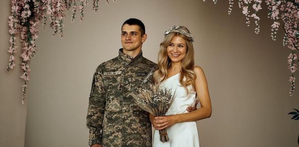 Звезда «Первых ласточек» Максим Девизоров приехал в Днепр с фронта, чтобы жениться