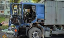 Спасательная операция: в Павлограде столкнулись грузовик и автокран