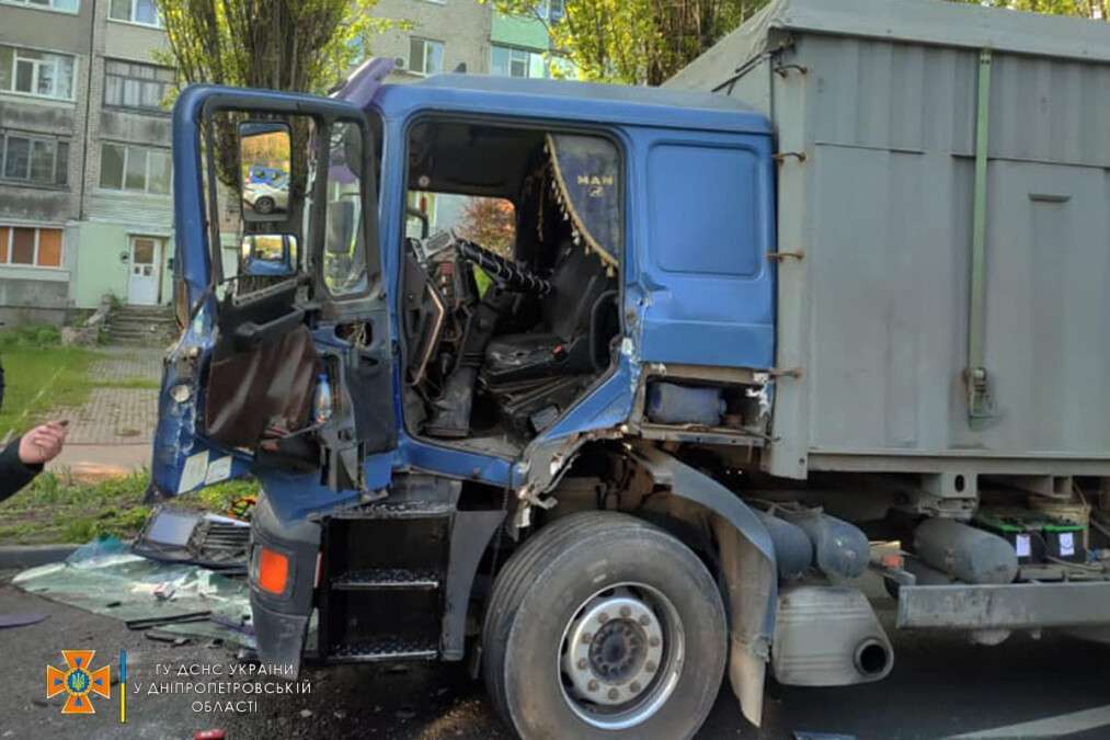 Новости Днепра про Спасательная операция: в Павлограде столкнулись грузовик и автокран