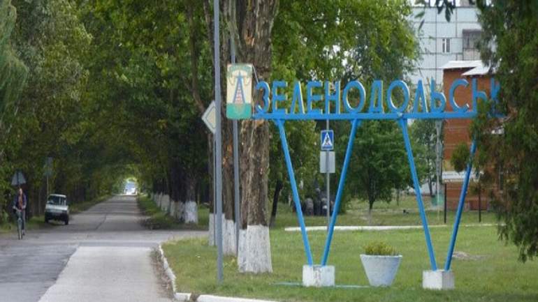 Новости Днепра про Из-за угрозы обстрелов жителям Зеленодольской ОТГ запретили посещать дачи и кладбище