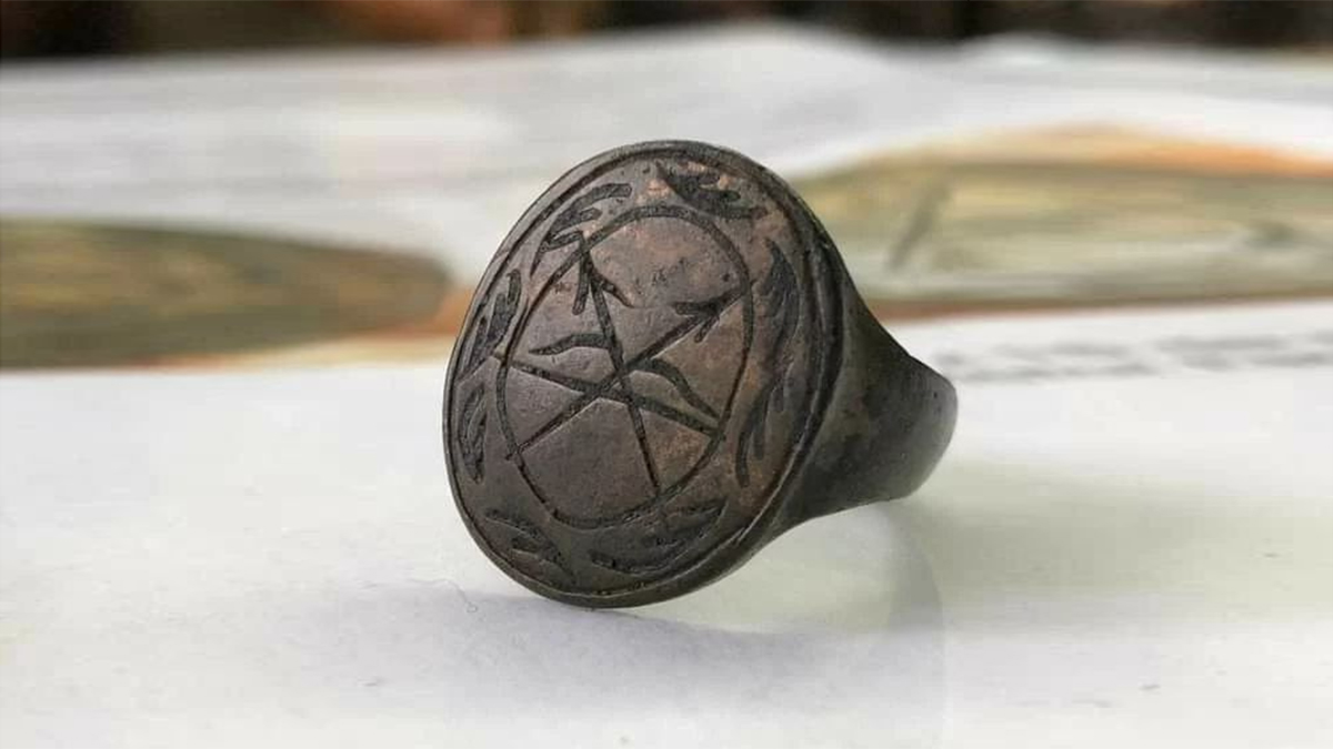 Новости Днепра про Редкий казацкий перстень: в Музее истории Днепра появился новый экспонат