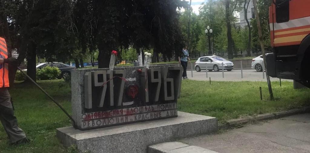 Новости Днепра про Без каменных символов: в Днепре убрали памятники с Соборной площади