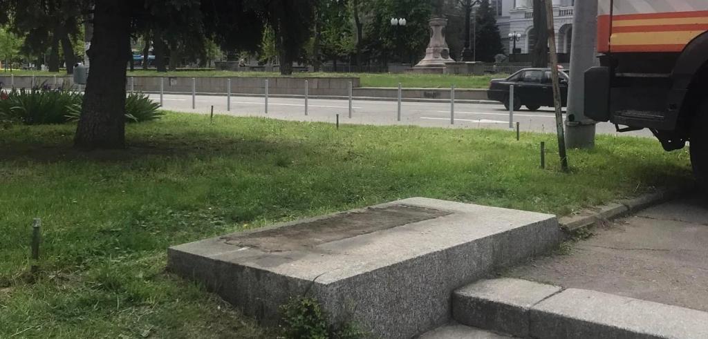 Новости Днепра про Без каменных символов: в Днепре убрали памятники с Соборной площади