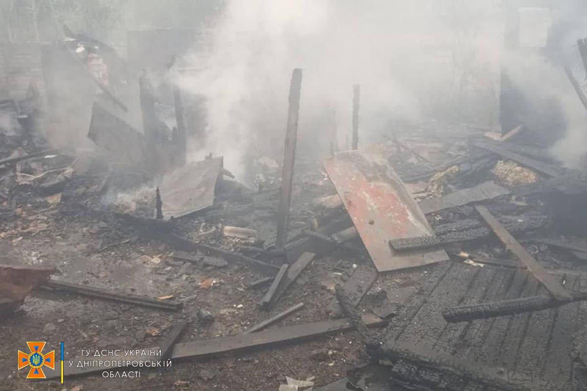 Новости Днепра про На Днепропетровщине горели гаражи: пострадало 15 боксов и транспорт