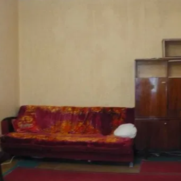 Новости Днепра про Мебель из 1970-х и кухня на этаже: как выглядит однокомнатная квартира за 3,8 тыс грн в аренду в Днепре (ФОТО)