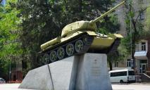 Мэр Днепра рассказал, демонтируют ли танк на центральном проспекте
