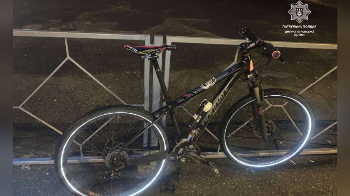 Новости Днепра про Захотели покататься: в центре Днепра двое парней украли велосипед