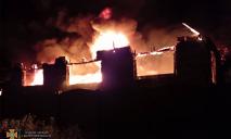 На Днепропетровщине горели гаражи с автомобилями внутри