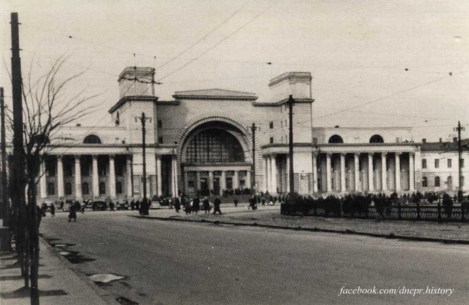 Новости Днепра про Как выглядел ж\д вокзал в Днепре более 50 лет назад