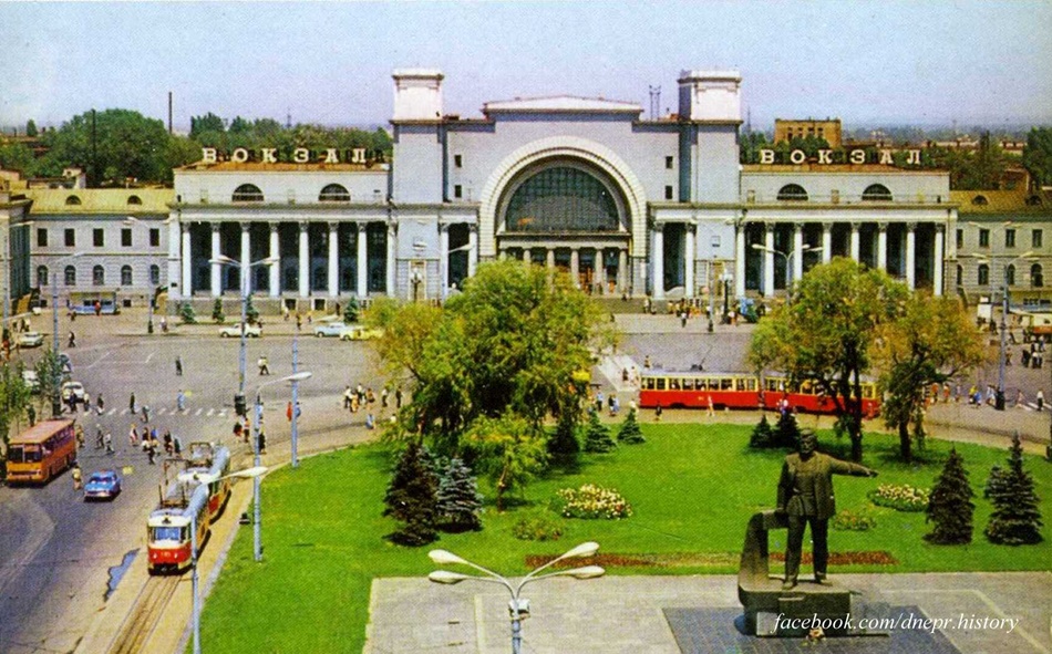 Новости Днепра про Как выглядел ж\д вокзал в Днепре более 50 лет назад