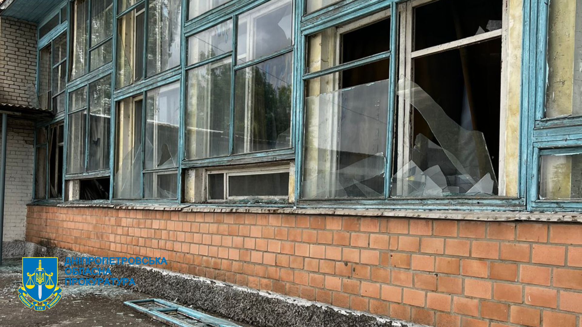 Новости Днепра про В прокуратуре показали, как выглядит центр поселка на Днепропетровщине после обстрелов