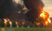 Пожар на нефтебазе в Новомосковском районе тушат вторые сутки: что известно