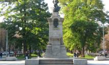 Жители Днепра предлагают избавиться от памятника Пушкину и одноименного проспекта