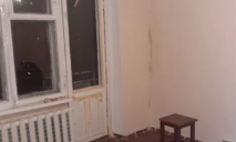 Дощатый пол и ванная из фильма ужасов: как выглядит однокомнатная квартира за 314 тыс на продажу в Днепре