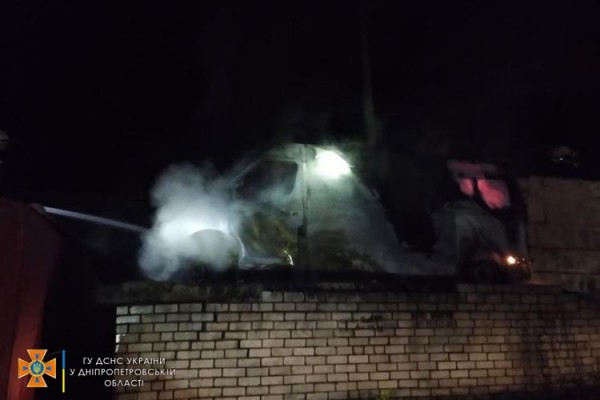 Новости Днепра про Восстановить невозможно: в Днепре ночью сожгли грузовик волонтеров из Харькова
