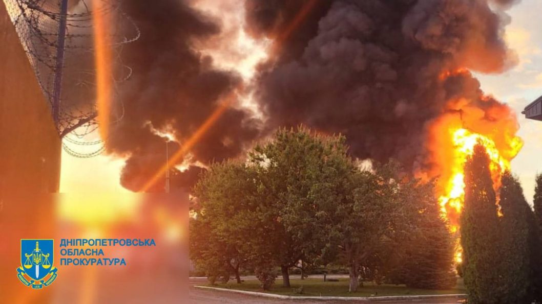 Новости Днепра про Спустя четверо суток спасатели ликвидировали пожар на нефтебазе в Новомосковском районе