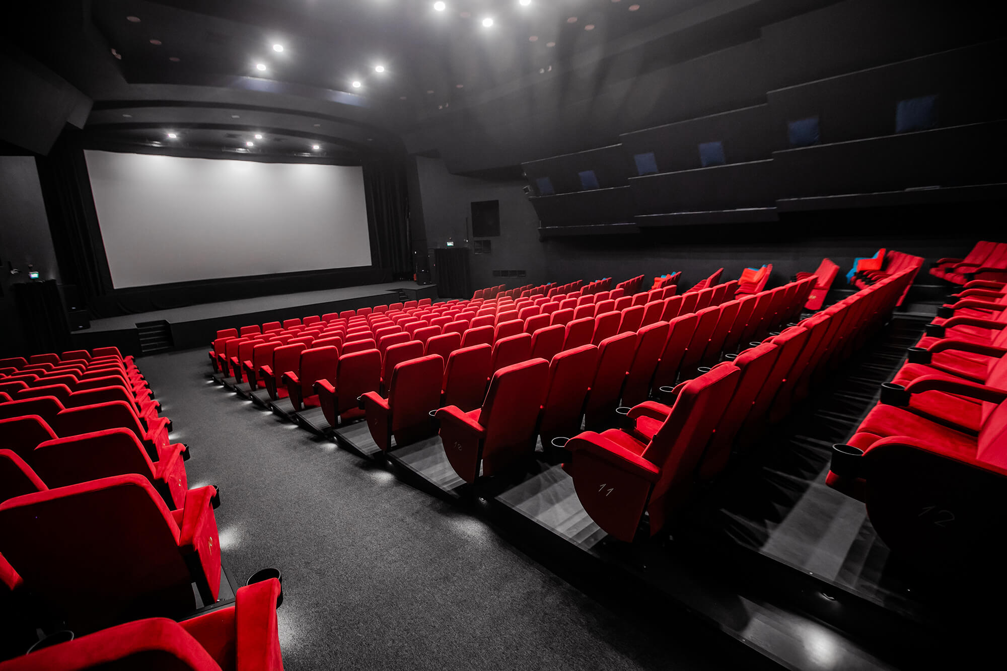 Новости Днепра про Возобновил работу популярный кинотеатр: где в Днепре можно посмотреть фильмы