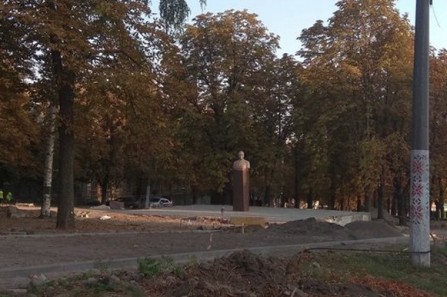 Новости Днепра про В Каменском снова просят демонтировать памятник Брежневу