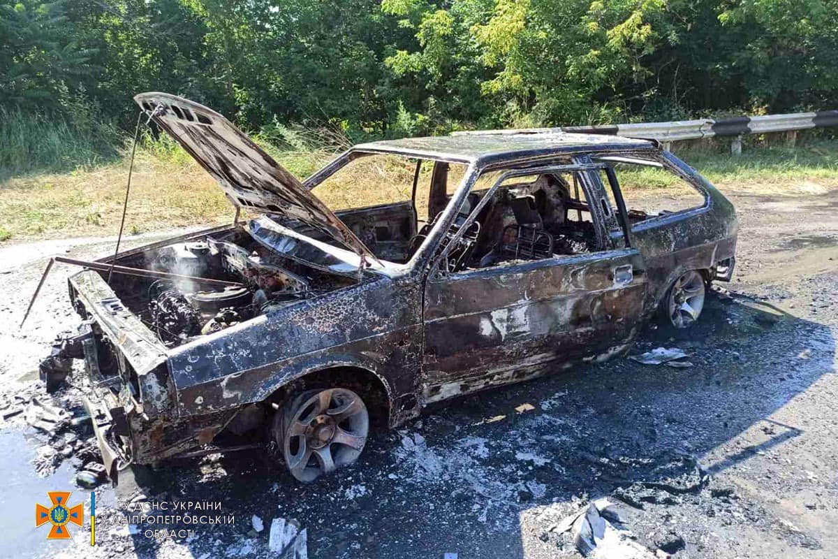 Новости Днепра про Сгорел дотла: на Днепропетровщине на ходу вспыхнул  автомобиль
