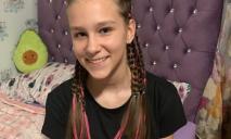 12-річна дніпрянка Каріна плете коси, щоб допомогти ЗСУ