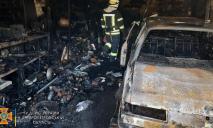 Постраждав чоловік: на Дніпропетровщині згорів гараж з автомобілем (ФОТО)