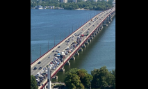 Авария на Новом мосту в Днепре: образовалась огромная пробка