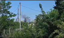 В Днепре на Тополе видно черный дым: что случилось
