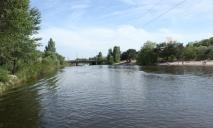 «Дикий» відпочинок: де знаходиться популярний водний канал на лівому березі Дніпра