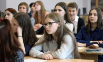 Сядут ли днепряне за парты с 1 сентября: Зеленский ответил на петицию о запрете очного обучения