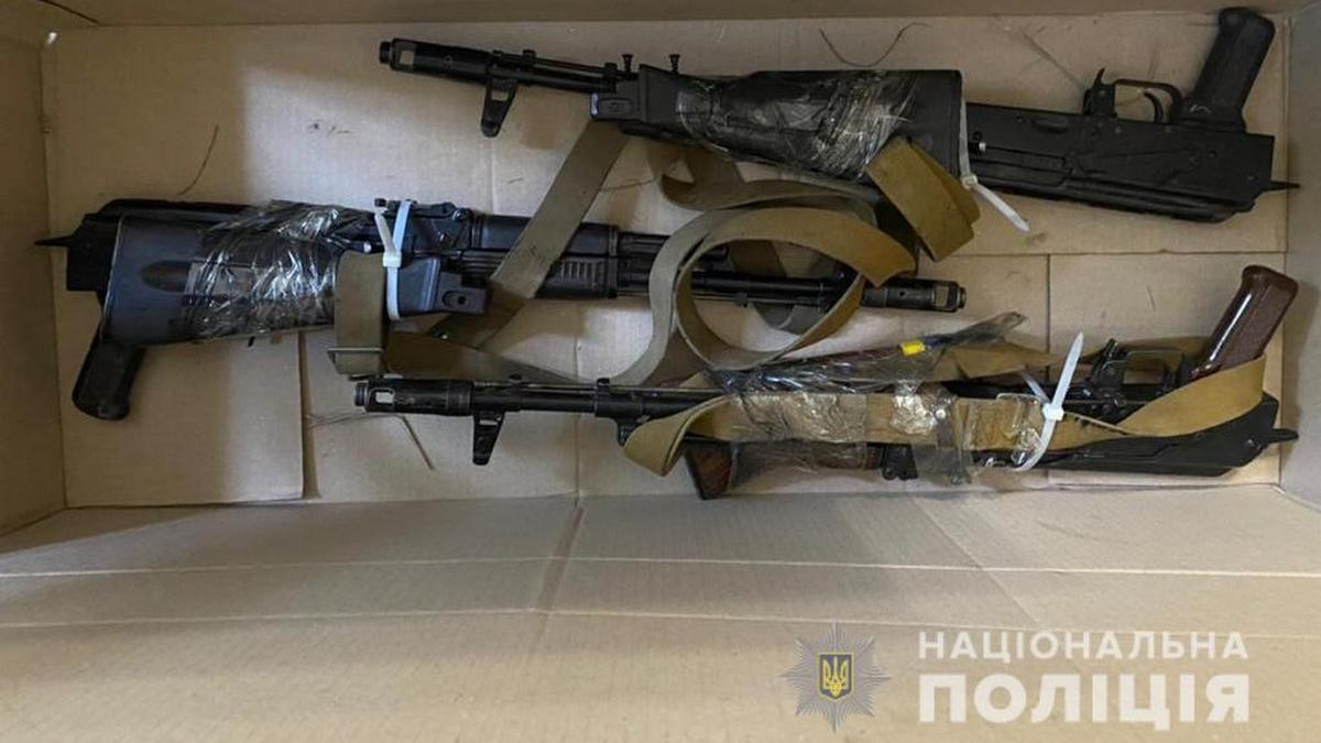 Новости Днепра про 7 автоматов, 10 гранат и патроны: мужчина с Днепропетровщины отправлял почтой оружие по Украине