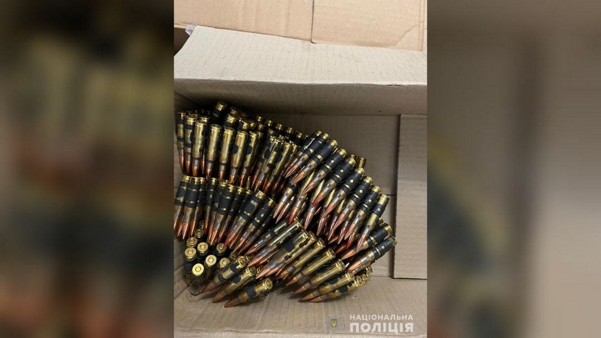 Новости Днепра про 7 автоматов, 10 гранат и патроны: мужчина с Днепропетровщины отправлял почтой оружие по Украине