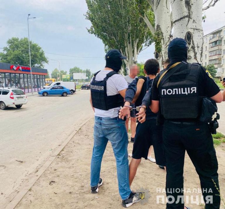 Новости Днепра про Хотів заробити: на Дніпропетровщині чоловік незаконно продавав зброю