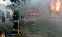 На Днепропетровщине горел дом: пострадал мужчина