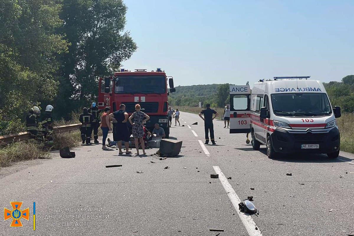 Новости Днепра про На Днепропетровщине столкнулись грузовик и Lanos: есть пострадавшие