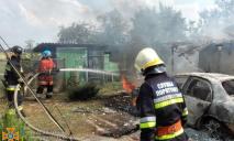 Дым был виден издалека: на Днепропетровщине горели летняя кухня и автомобиль