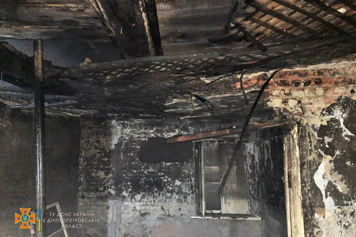 Новости Днепра про У центрі Дніпра згоріла закинута будівля