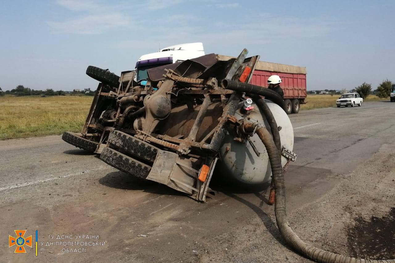 Новости Днепра про На Днепропетровщине столкнулись иномарка и грузовик: пострадали 2 человека