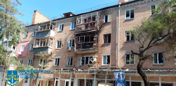 Воевали с банками и магазинами: показали последствия обстрела центра Никополя (ФОТО)