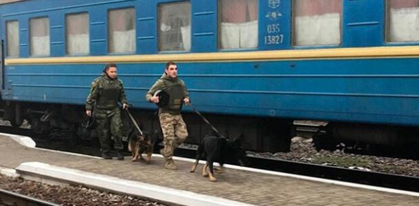 Вот такая любовь: в Одессе мужчина «заминировал» поезд, чтобы жена не уехала