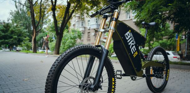 80 км на одному заряді: підприємець із Дніпра створює електровелосипеди для військових
