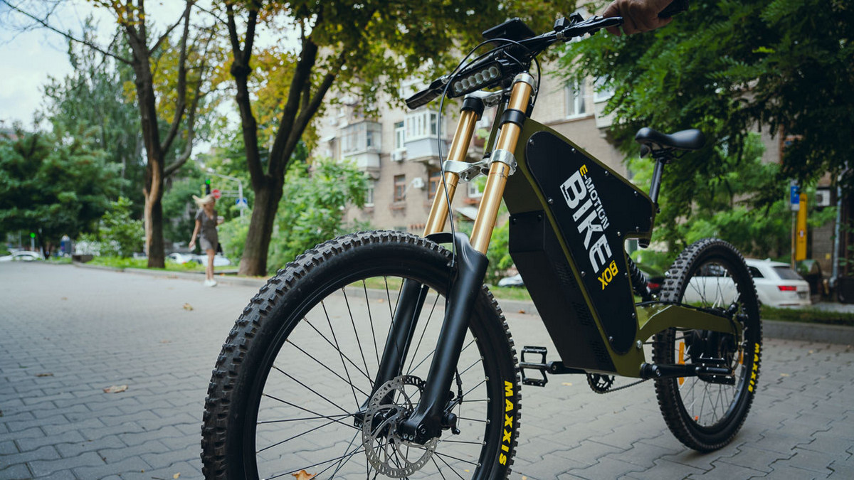 Новости Днепра про 80 км на одному заряді: підприємець із Дніпра створює електровелосипеди для військових