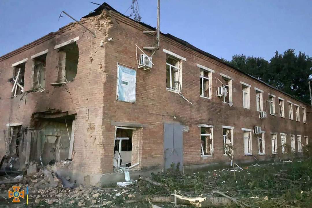 Новости Днепра про Росіяни вдарили ракетами агрокомпанію у Нікопольському районі