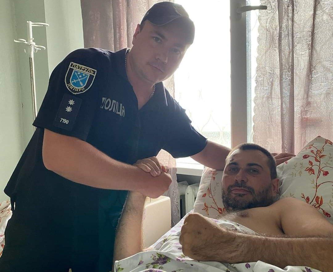 Новости Днепра про Шахраї з Дніпра обікрали дружину пораненого на фронті поліцейського