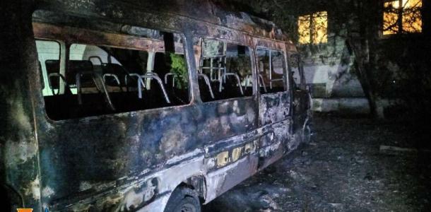 В Днепре сгорел микроавтобус