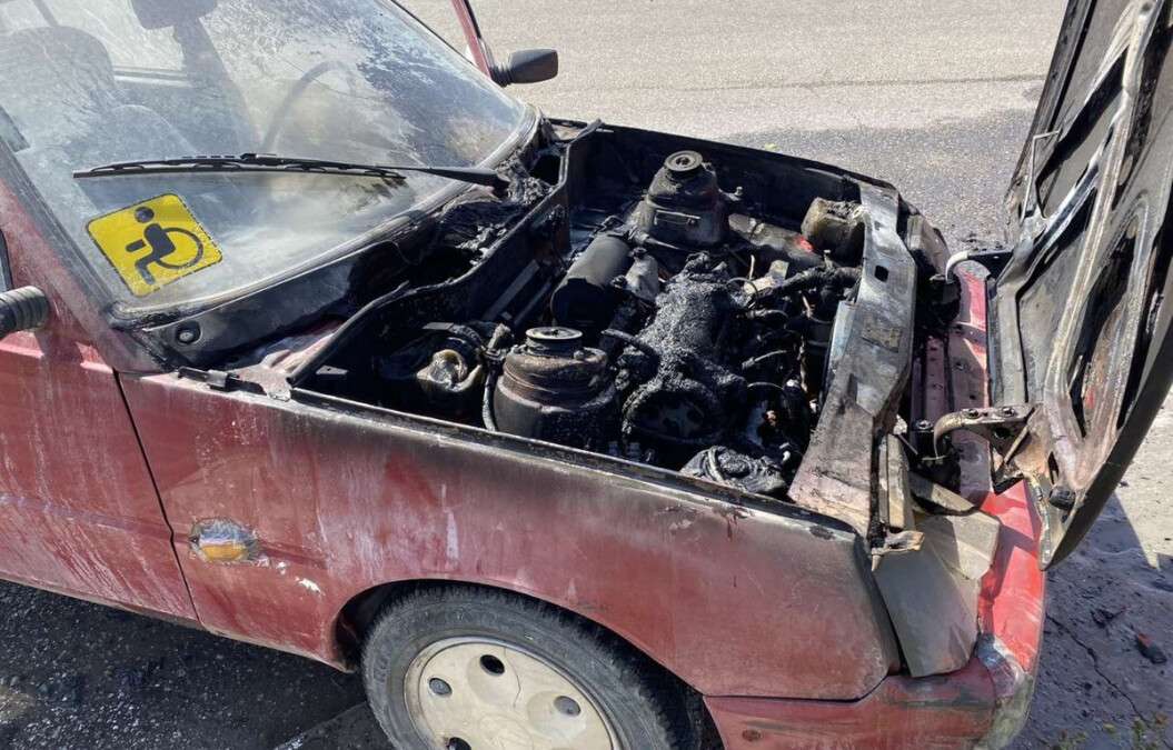 Новости Днепра про У Кривом Роге на ходу загорелся автомобиль: как себя чувствует автоледи