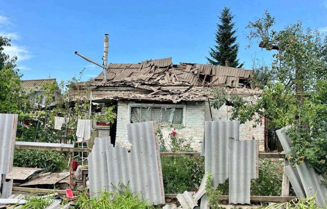 Новости Днепра про Ранены люди, разрушены дома: враг ударил по Никополю из «Градов» и артиллерии